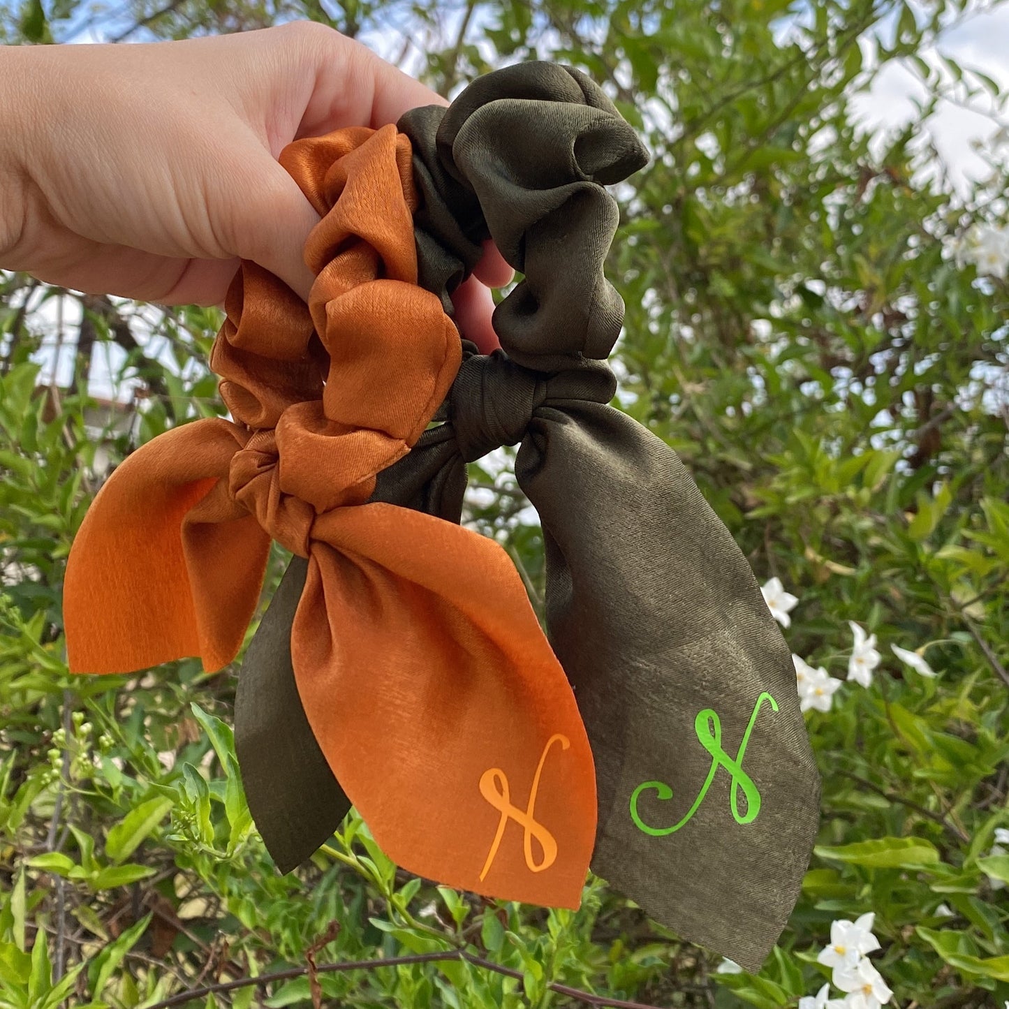 Scrunchie con fiocco personalizzabile