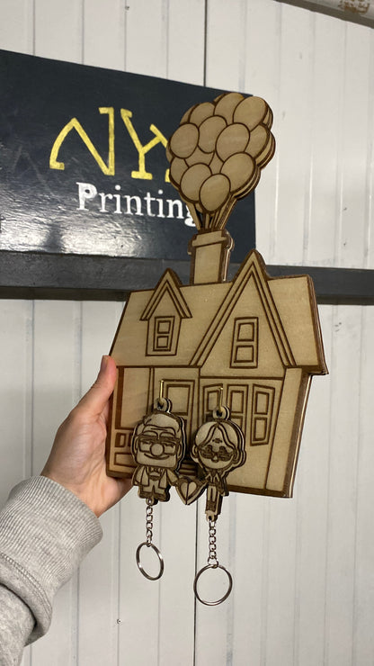 Casa UP appendichiavi con portachiavi in legno inciso