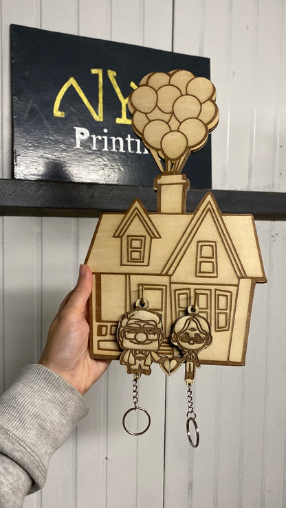 Casa UP appendichiavi con portachiavi in legno inciso