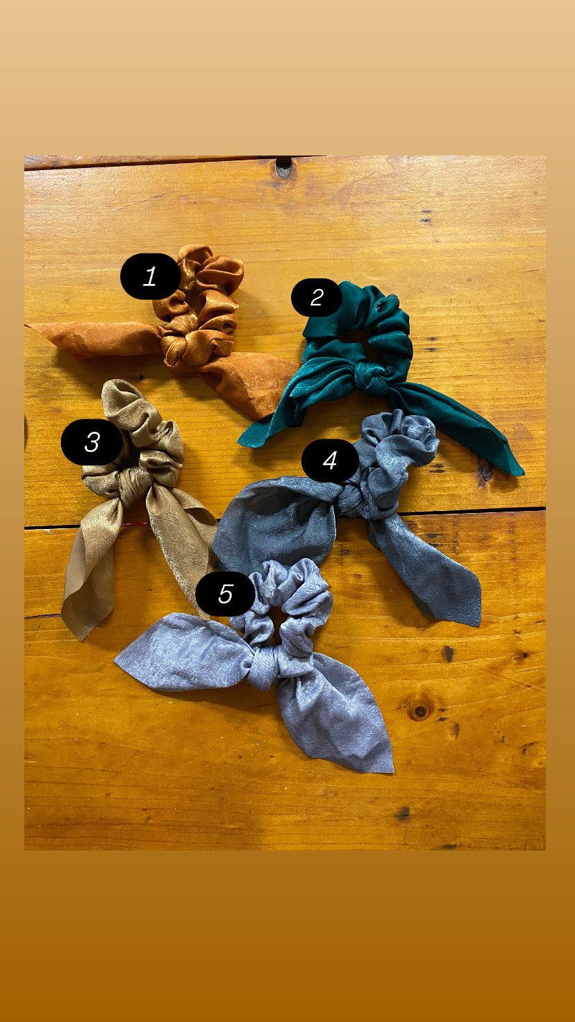 Scrunchie con fiocco personalizzabile