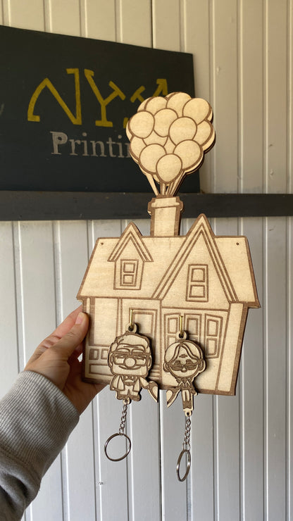 Casa UP appendichiavi con portachiavi in legno inciso