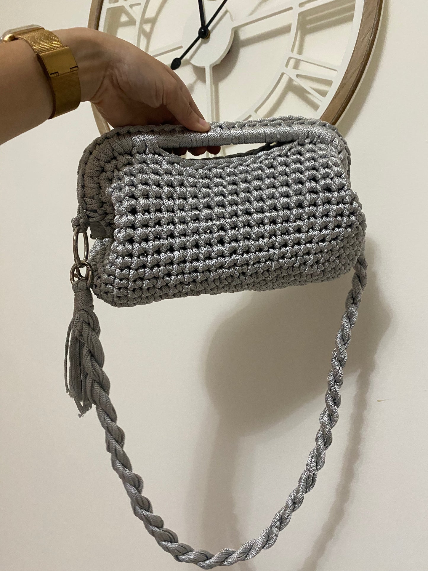 Borsa Pochette grande argento in cotone fatta a mano con catena e charme fatti a mano