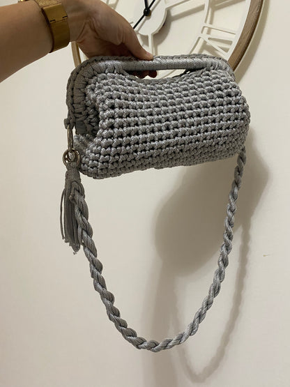 Borsa Pochette grande argento in cotone fatta a mano con catena e charme fatti a mano