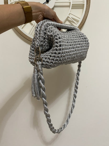 Borsa Pochette grande argento in cotone fatta a mano con catena e charme fatti a mano