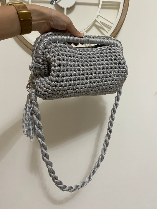 Borsa Pochette grande argento in cotone fatta a mano con catena e charme fatti a mano