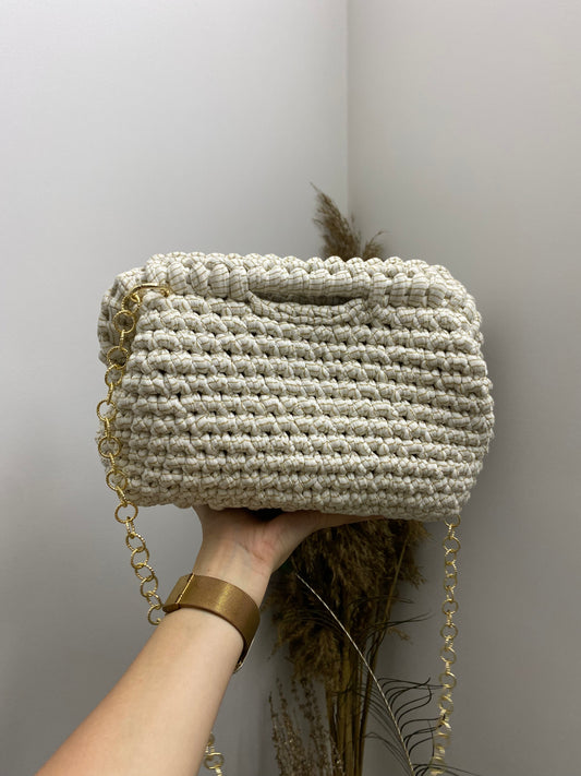 Borsa Pochette grande bianca con dettagli oro in cotone fatta a mano con catena unica dorata